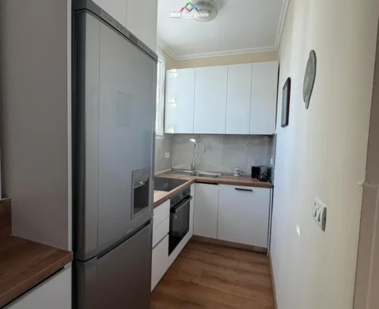Apartament 2+1 Me Qera Tek Pazari I Ri 1000 euro  ( ID B220696) Tirane