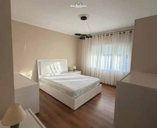 Apartament 2+1 Me Qera Tek Pazari I Ri 1000 euro  ( ID B220696) Tirane