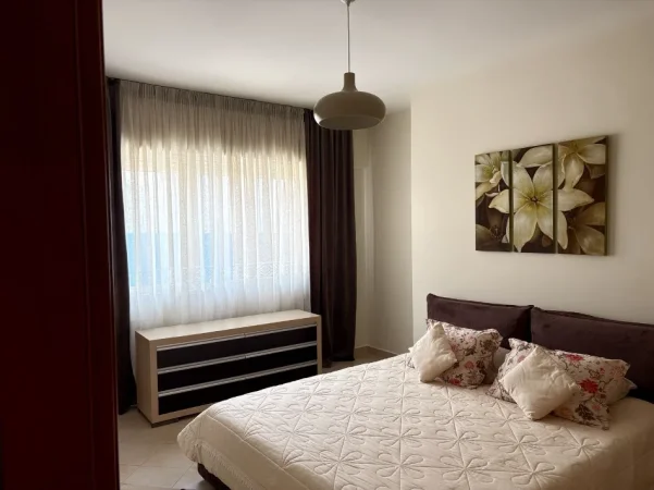 Tirane, jepet me qera 1+1+Aneks Kati 4, 70 m² 790 € (Komuna e Parisit)