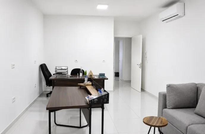 Tirane, jepet me qera zyre Kati 2, 105 m² 1.200 € (Komuna e Parisit)
