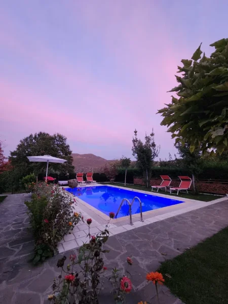 🛕SHITET:️ Vilë Magjike ✨ e Vetmja në Llojin e Saj e Dal Ndonjëherë në Treg me 5400 m² Truall dhe 300 m² Ndërtim📍( BËRZHITË - IBË ) Me Pishinë BLU 🔵