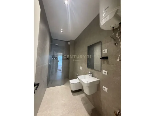 Tirane, jepet me qera apartament 1+1 Kati 7, 65 m² 900 € (rruga e barrikadave)