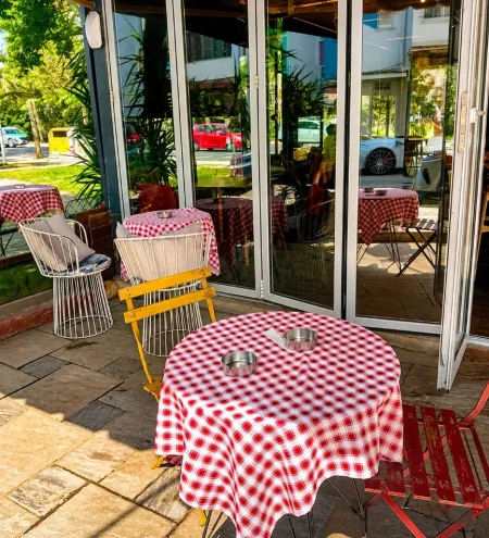 Tirane, shitet ambjent biznesi Kati 0, 150 m² (Bulevardi Bajram Curi)
