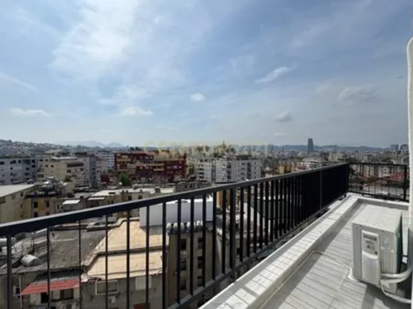 Tirane, jepet me qera apartament 2+1+Ballkon Kati 7, 101 m² 700 € (xhamlliku)