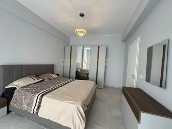 Tirane, jepet me qera apartament 2+1+Ballkon Kati 7, 101 m² 700 € (xhamlliku)