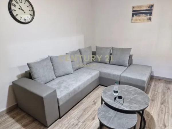 Tirane, jepet me qera apartament 1+1 Kati 3, 56 m² 450 € (irfan tormini)