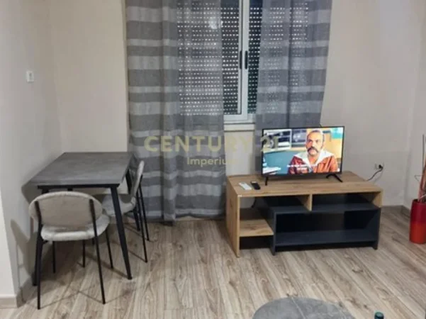 Tirane, jepet me qera apartament 1+1 Kati 3, 56 m² 450 € (irfan tormini)