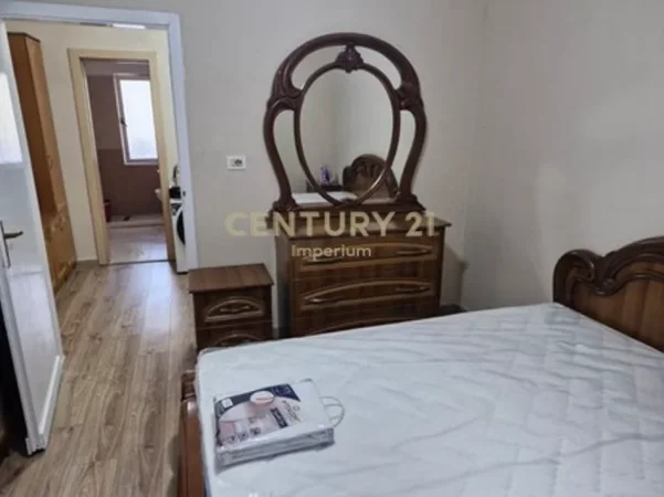 Tirane, jepet me qera apartament 1+1 Kati 3, 56 m² 450 € (irfan tormini)