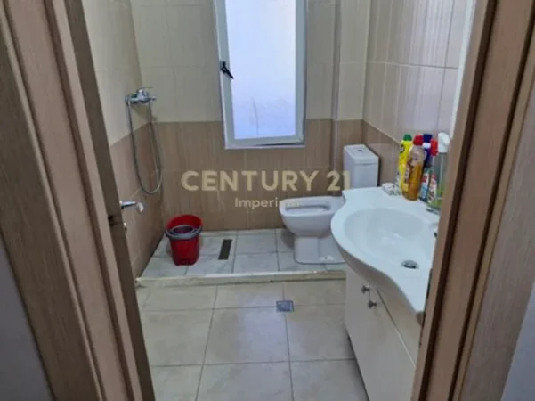 Tirane, jepet me qera apartament 1+1 Kati 3, 56 m² 450 € (irfan tormini)