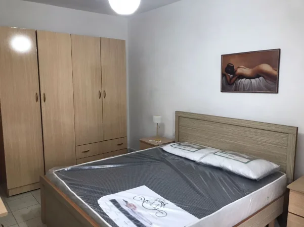 Tirane, jepet me qera apartament 1+1+Ballkon , 70 m² 380 € (Laprake)