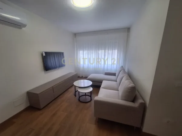 Tirane, jepet me qera apartament 1+1 Kati 1, 65 m² 650 € (don bosko)