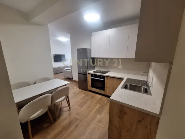 Tirane, jepet me qera apartament 1+1 Kati 1, 65 m² 650 € (don bosko)