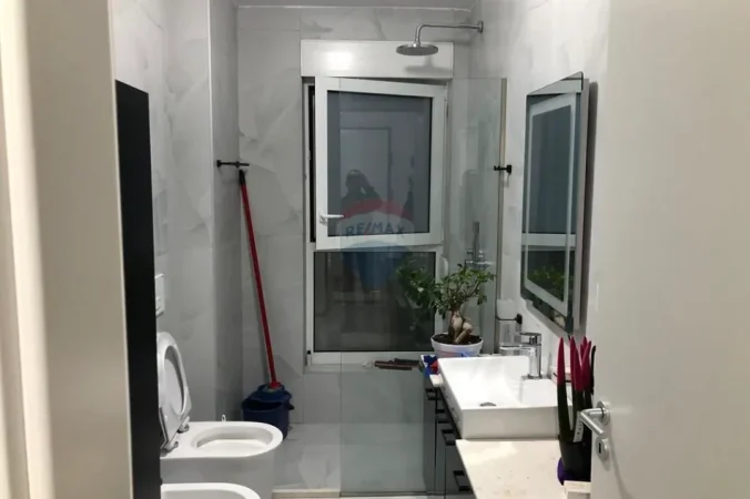 Tirane, jepet me qera apartament , 54 m² 425 € 