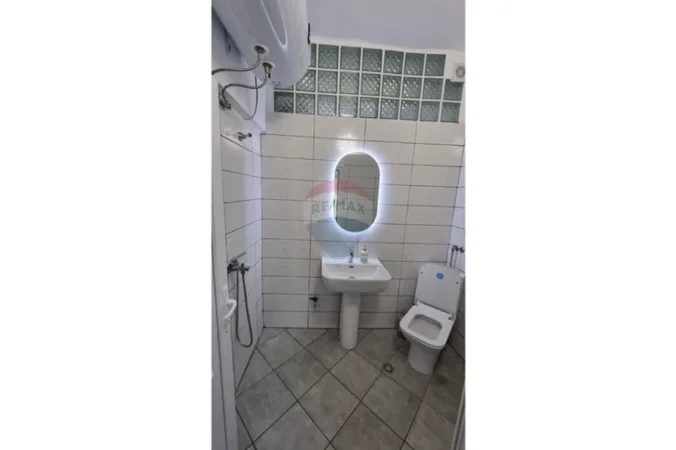 Tirane, jepet me qera apartament , 50 m² 700 € 