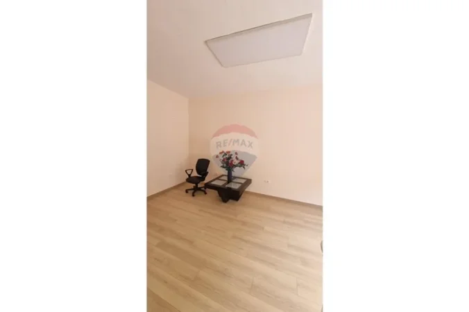 Tirane, jepet me qera apartament , 50 m² 700 € 