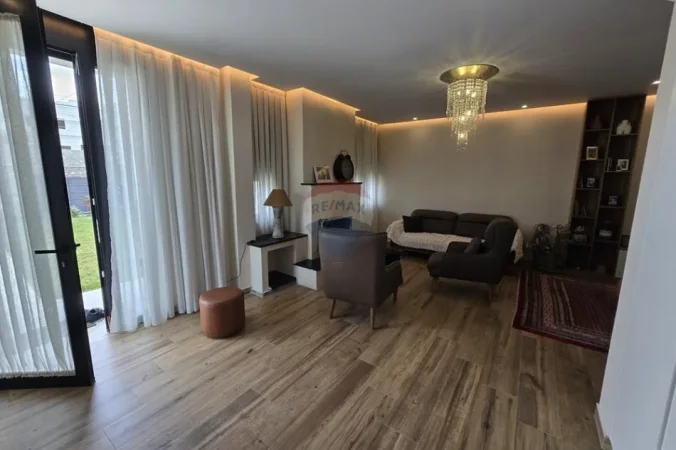 Tirane, jepet me qera Vile , 180 m² 2.000 € (Berzhite)