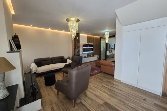 Tirane, jepet me qera Vile , 180 m² 2.000 € (Berzhite)