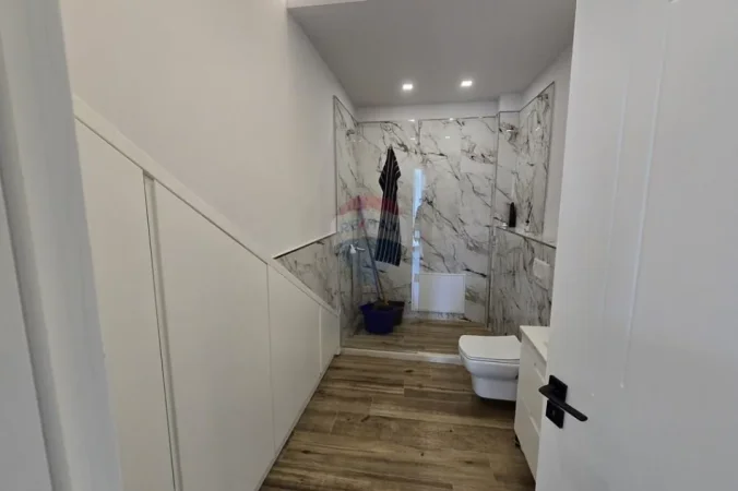 Tirane, jepet me qera Vile , 180 m² 2.000 € (Berzhite)