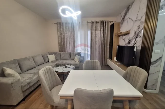 Tirane, jepet me qera apartament , 70 m² 690 € 