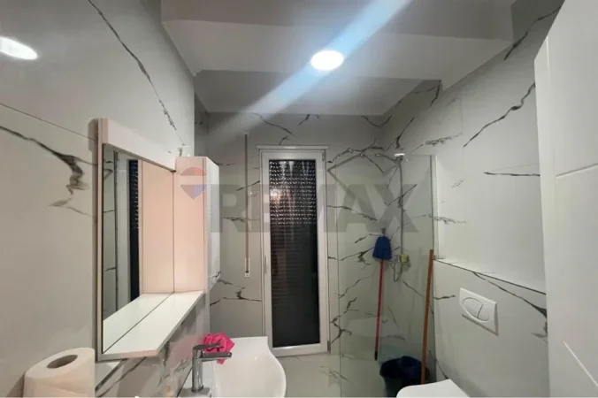 Tirane, jepet me qera apartament , 100 m² 601 € 