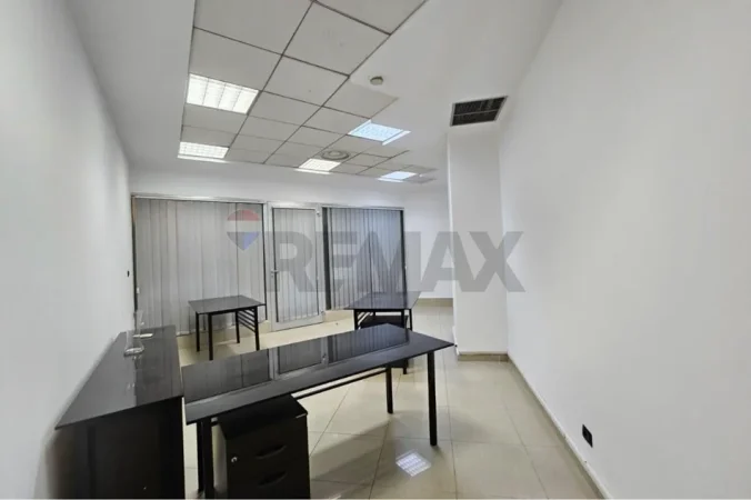 Tirane, jepet me qera , 40 m² 600 € (Bulevardi Dëshmorët e Kombit, Tiranë)