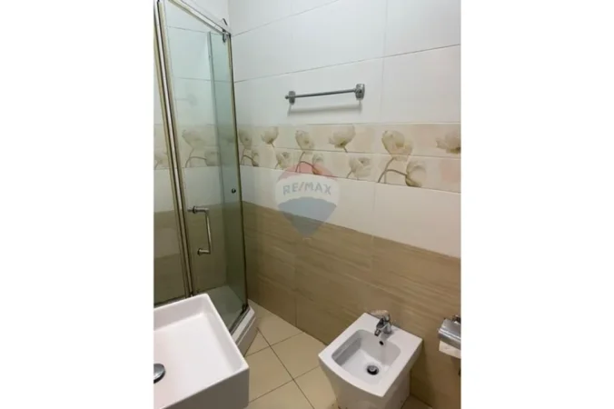 Tirane, jepet me qera apartament , 79 m² 600 € 