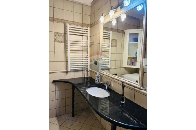 Tirane, jepet me qera apartament , 124 m² 1.100 € 