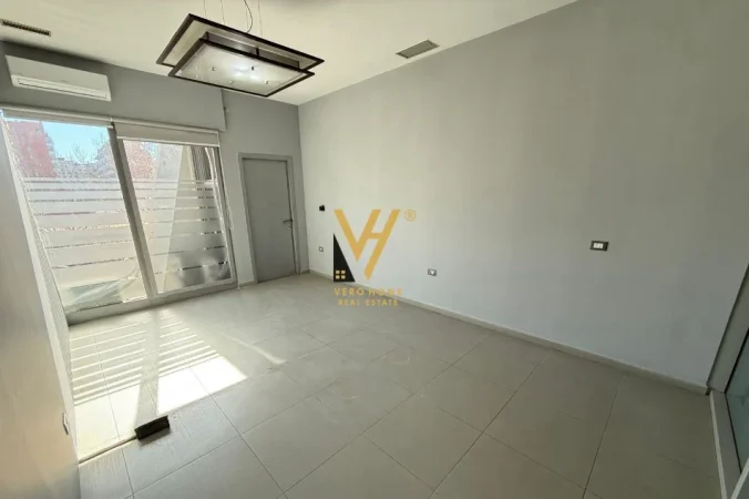 Tirane, shitet ambjent biznesi Kati 0, 253 m² 590.000 € (RRUGA E KAVAJES)