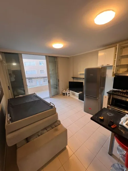 Tirane, jepet me qera apartament 1+1+Ballkon Kati 3, 650 € (Rruga peti)