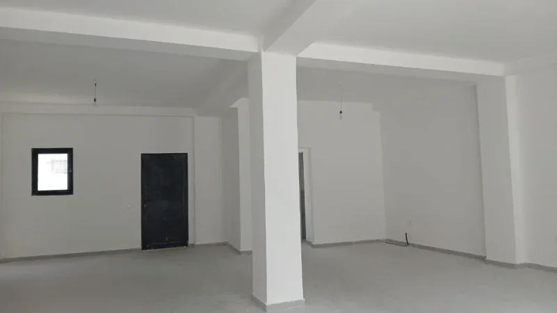 Tirane, shes ambjent biznesi Kati 1, 100 m² 300.000 € (Kongresi i Lushnjes)