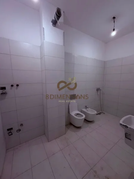 Tirane, jepet me qera ambjent biznesi Kati 2, 76 m² 500 € (laprake)