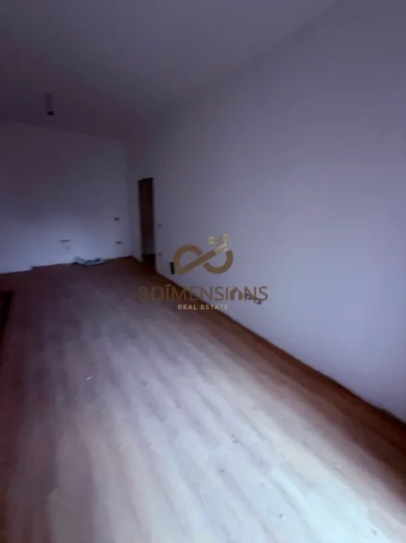 Tirane, jepet me qera ambjent biznesi Kati 2, 76 m² 500 € (laprake)