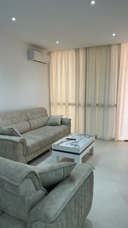 Tirane, jap me qera apartament 2+1+Ballkon Kati 5, 120 m² 800 € (Rruga kavajes)