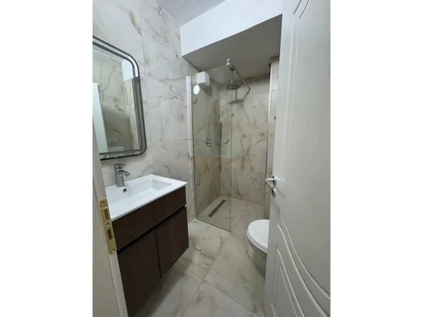 Tirane, jepet me qera 2+1 Kati 2, 85 m² 700 € (RRUGA KONGRESI I MANASTIRIT)