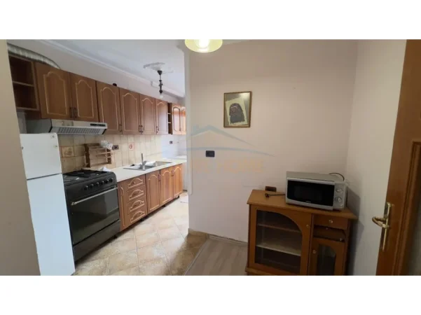 Tirane, jepet me qera apartament 1+1 Kati 5, 60 m² 600 € (MYSLYM SHYRI)