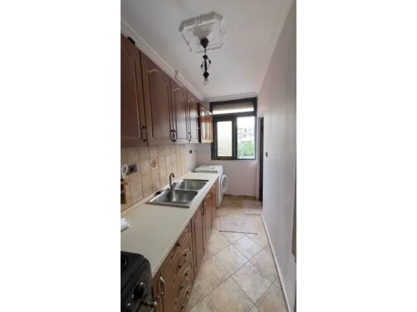 Tirane, jepet me qera apartament 1+1 Kati 5, 60 m² 600 € (MYSLYM SHYRI)