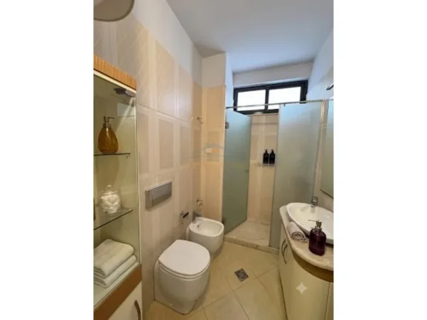 Tirane, shitet apartament 3+1+Aneks+Ballkon Kati 5, 142 m² 255.240 € (Rruga Dritan Hoxha)