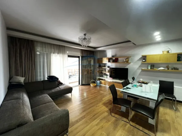 Tirane, shitet apartament 3+1+Aneks+Ballkon Kati 5, 142 m² 255.240 € (Rruga Dritan Hoxha)