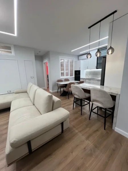 Tirane, jepet me qera apartament 2+1+Ballkon Kati 5, 75 m² 900€ (Selvia/Rr.Saraceve)