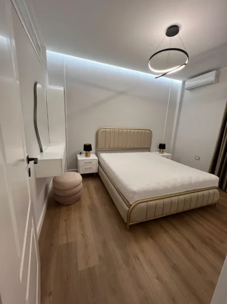 Tirane, jepet me qera apartament 2+1+Ballkon Kati 5, 75 m² 900€ (Selvia/Rr.Saraceve)