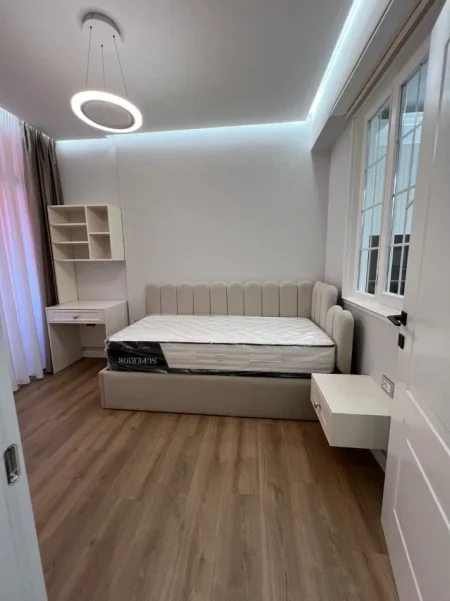 Tirane, jepet me qera apartament 2+1+Ballkon Kati 5, 75 m² 900€ (Selvia/Rr.Saraceve)