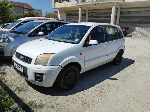 Tirane, shes makine Ford Fusion 2009 1.4 diesel TDCI Nafte, e bardhë manuale Kondicioner 2.500 €