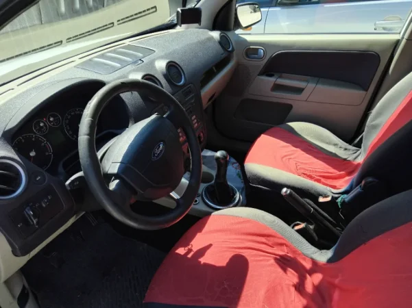 Tirane, shes makine Ford Fusion 2009 1.4 diesel TDCI Nafte, e bardhë manuale Kondicioner 2.500 €