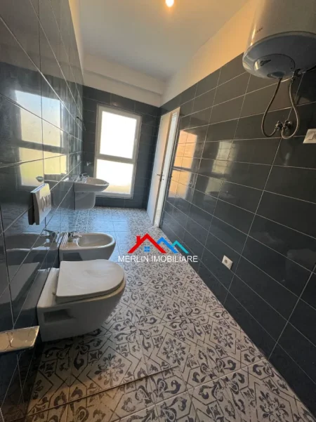 Tirane, jepet me qera ambjent biznesi Kati 1, 70 m² 420 € (RRUGA DRITAN HOXHA,LAPRAKE)