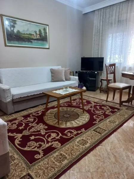 Tirane, jepet me qera apartament 2+1 Kati 3, 75 m² 600 € (Rruga e Elbasanit)