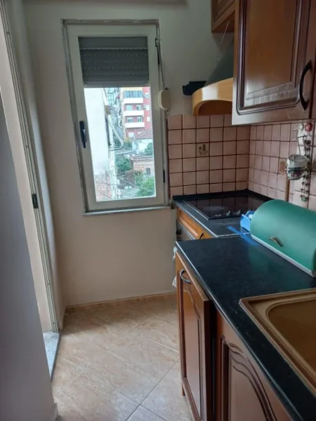 Tirane, jepet me qera apartament 2+1 Kati 3, 75 m² 600 € (Rruga e Elbasanit)