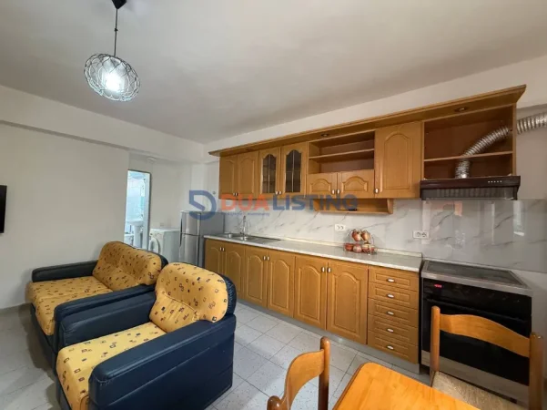 Tirane, jepet me qera apartament 1+1 , 380 € 