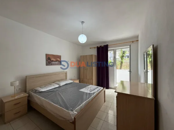 Tirane, jepet me qera apartament 1+1 , 380 € 
