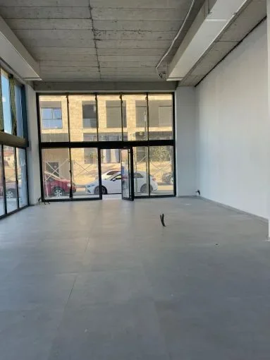 Tirane, jepet me qera dyqan Kati 0, 120 m² 1.500 € (rruga don bosko , jordan misja , bulevardi i ri)
