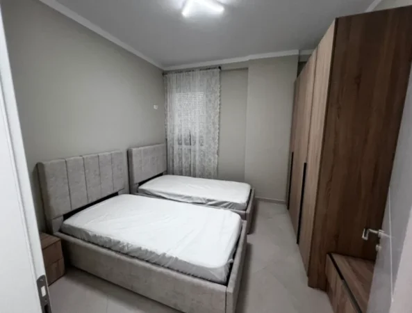 Tirane, jepet me qera shtepi 2+1+Ballkon , 77 m² 51 € (Astir rruga Sokrat Milo)